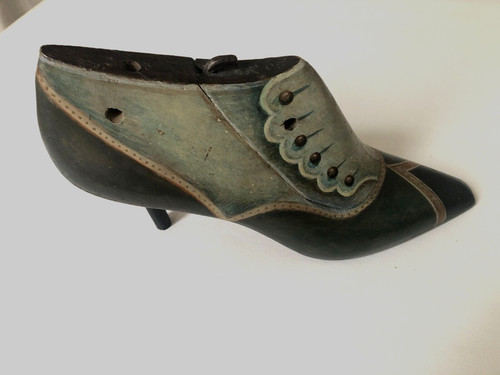 Forme chaussure peinte à - de,