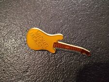 Vintage 80's Michael Jackson Yellow Electric Guitar Pin's Music (770)