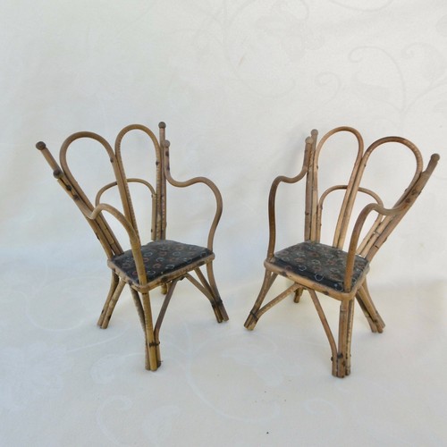 Deux petits fauteuils anciens - deux,