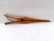 Ancienne pince à gants en bois