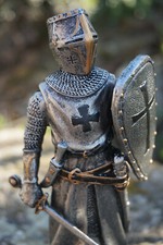 766.3554  SOLDAT  FIGURINE MEDIEVAL  TEMPLIER EPEE CHEVALIER   MOYEN  AGE 17 CM