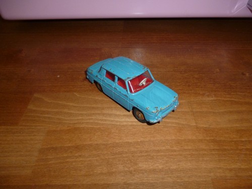 Dinky toys 517 renault - renault, r8