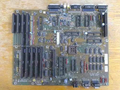 Commodore amiga 2000 - commodore,