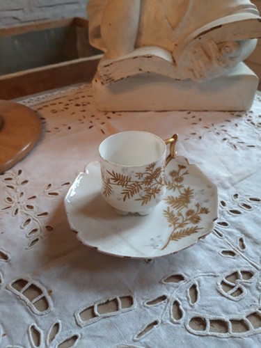 Ancienne petite tasse et - ,
