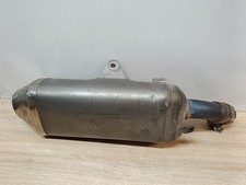 UN SILENCIEUX  D ECHAPPEMENT