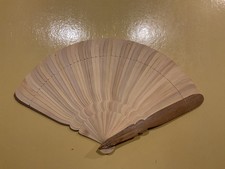 ancien éventail en bambou