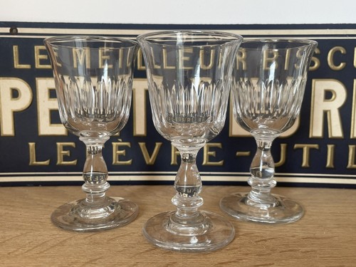 Anciens verres pied en - 3,