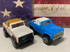 MATCHBOX 1972 FORD BRONCO 4X4 X2. WHITE CAMP ARROW FLINT & LITE BLUE LOOSE NICE