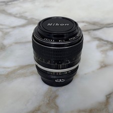 Objectif Nikon Nikkor 85 mm