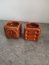 Lot de 2 Cendriers Vintage En Céramique En Forme De Dés. Cognac Brugerolle