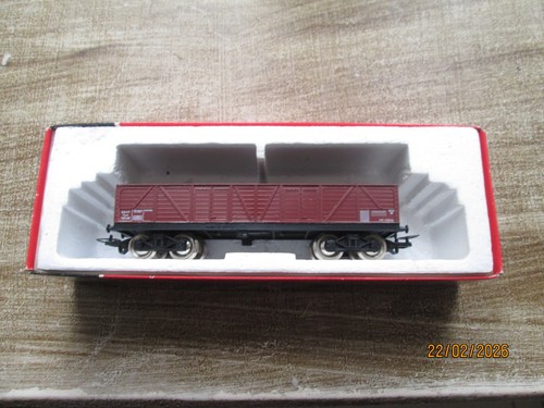 Un wagon marchandises - un,