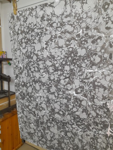 Papier marbré cuve de - la,