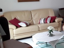 Canapé en cuir beige Burov -