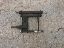 Support moteur avec axes