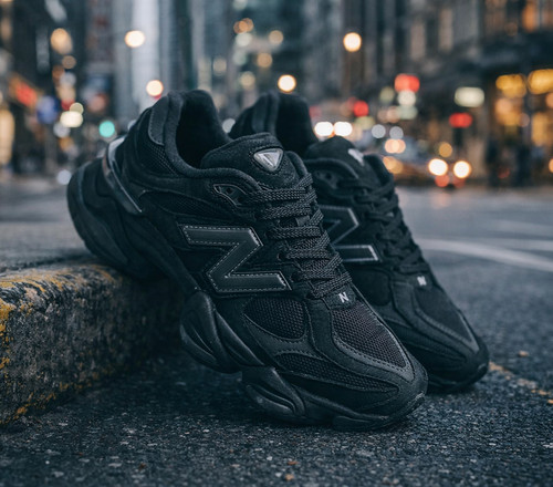 New balance 9060 triple black - new,