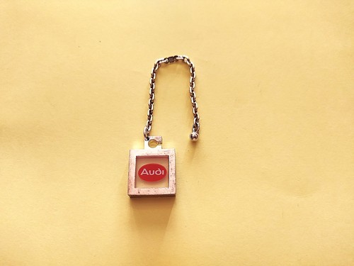 Rare ancien porte clés - porte, a