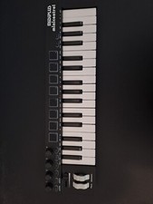 midi keyboard controller minicontrol black 32 keys good  condition but used