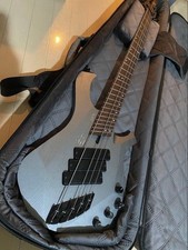 Guitare basse électrique