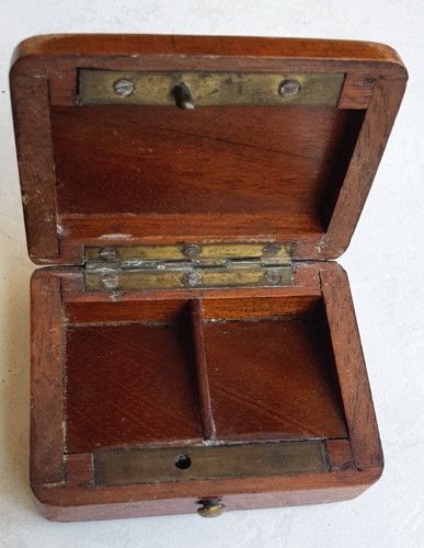 Boite timbre ancienne en - à,