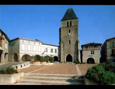 BEAUVILLE (47) PHARMACIE & EGLISE du XVI° Siécle en 1989