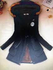 Tres joli MANTEAU style PARKA bien chaud avec CAPUCHE et fausse fourrure 