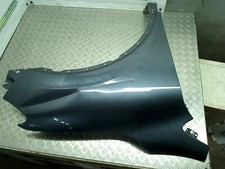 AILE AVANT DROITE endommagée