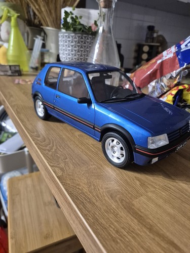 Peugeot 205 gti 1989 - 1.9,