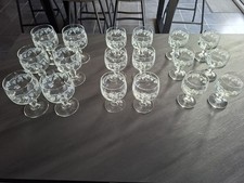 18  verres à  vin rouge Et