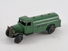 Dinky Toys GB n° 25D Camion citerne PETROL truck 3ème type