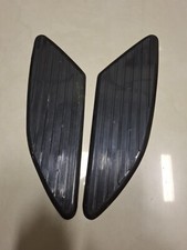 SUZUKI T90 WOLF-T125 STINGER KNEE PAD RUBBER FUEL TANK L-R GENUINE NOS JAPAN