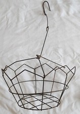 Panier à oeufs suspendu antique