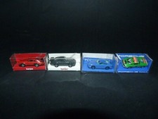 4 Voitures miniatures pour