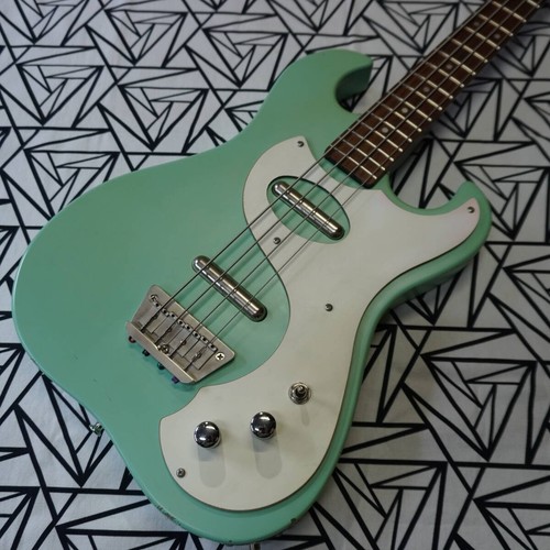 Guitare basse électrique