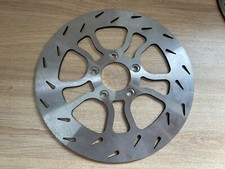 UN DISQUE DE FREIN ARRIERE