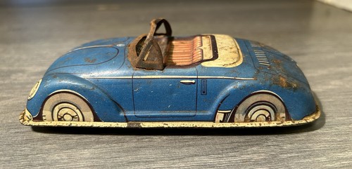 Petite voiture ancienne - voiture,