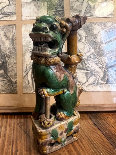Statuette chien gré - de,