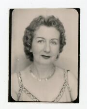 PHOTO PHOTOBOOTH photo booth, a woman painted lips dress neckline jewelry