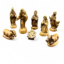 Personnages de créche en bois