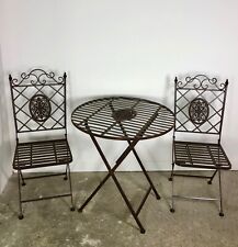 Salon de jardin en fer forgé pliable à décor de médaillons et croisillons