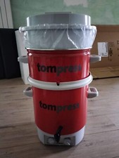 stérilisateur électrique et extracteur de jus. Très bon état jamais servi.