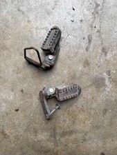 Repose pieds cale pieds avants avec support Yamaha 125 tw