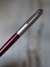 STYLO PLUME PARKER 51 EN RESINE BORDEAUX - CAPUCHON METAL - PLUME OR MASSIF 18 K