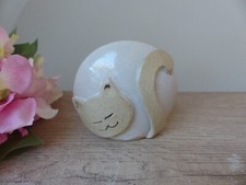 Figurine chat rond en terre
