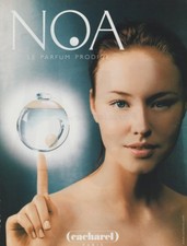 Glossy paper advertising -- advertising paper - Noa de Cacharel