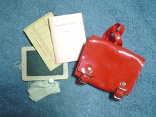 ANCIEN CARTABLE SAC POUR POUPEE BAIGNEUR (ALLEMAND) AVEC ACCESSOIRES 10cm/7cm