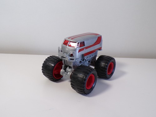 Monster trucks majorette - monster,