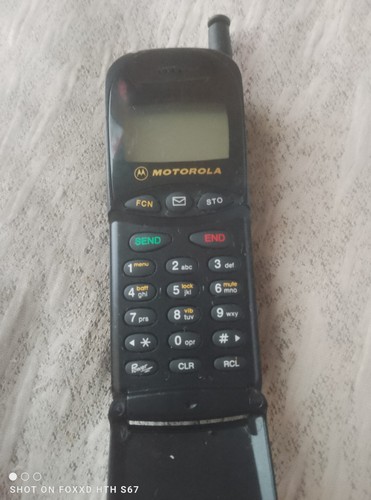 Vintage motorola flip phone - motorola,
