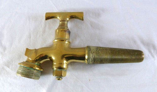 Ancien gros robinet - robinet, en