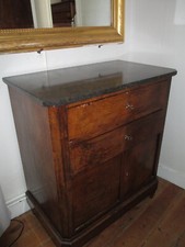 Commode ancienne avec dessus