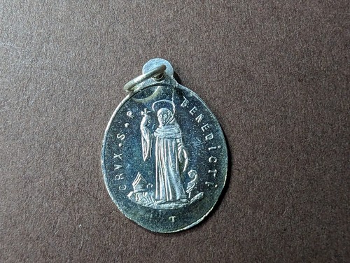Médaille religieuse métal - religieuse, en